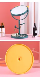 Detailansicht des drehbaren Katzenohr-Schminkspiegels mit Schmuck-Organizer