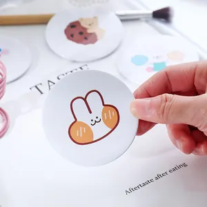 Mini specchio da borsa portatile con simpatica illustrazione di coniglietto cartoon