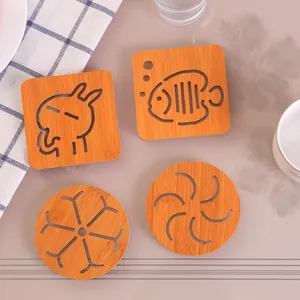 Set aus hohlen Holz-Untersetzern mit Cartoon-Motiv, hitzebeständig und rutschfest für Küche