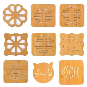 Set mit 9 dekorativen, ausgehöhlten Holzuntersetzern mit niedlichen Tiermotiven
