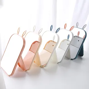 Tragbarer klappbarer Schminkspiegel mit süßen Hasenohren, Set in verschiedenen Farben.