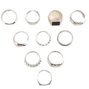 10-teiliges minimalistisches silbernes Legierungsring-Set mit verschiedenen Designs