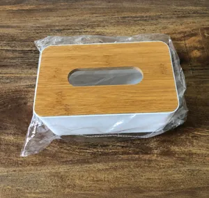 Scatola porta fazzoletti rettangolare bianca con coperchio in legno naturale