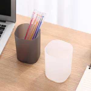 Minimalistische matte doorschijnende bureaupenhouder en organizer voor op kantoor
