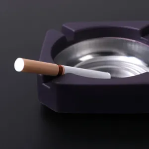 Cenicero minimalista de acero inoxidable en púrpura oscuro, duradero para hogar y coche