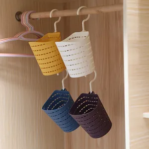Set di 4 cestini portaoggetti in plastica colorata con ganci per l'organizzazione dell'armadio