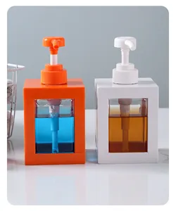 Moderne quadratische nachfüllbare Pumpflaschen in Orange und Weiß für Lotion und Seife