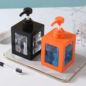 Modernes quadratisches Set aus transparenten Seifenspendern in Schwarz und Orange für Lotion