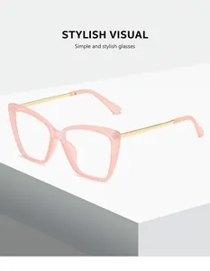 Retro-Brille in Katzenaugenform, rosa Rahmen mit goldenen Metallbügeln.