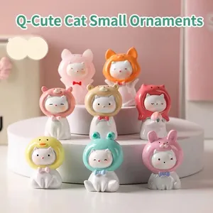 Süßes 8er-Set Miniatur-Katzenfiguren mit Tierkapuzen für die Schreibtischdekoration