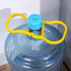 Asa amarilla de plástico reforzado para levantar garrafas de agua grandes con facilidad