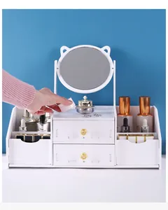 Detailansicht des weißen Make-up-Organizers mit rundem Katzenohr-Spiegel und Schubladen