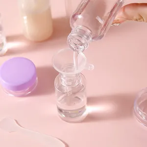 Tragbares rosa Reise-Kosmetikflaschen-Set für Hautpflege und Toilettenartikel Set