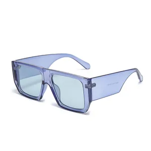 Lunettes de soleil mode monture carrée oversize et branches larges bleu clair