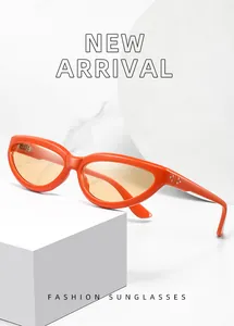 Gros plan sur des lunettes de soleil vintage œil-de-chat orange au design rétro chic