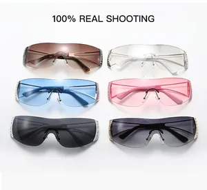 Six paires de lunettes de soleil sans monture style Y2K avec strass colorés et verres teintés