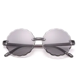 Cute flower-shaped rimless sunglasses for kids with grey scalloped lenses