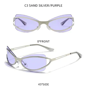 Vista frontale e laterale di occhiali da sole Y2K cat-eye con lenti viola e montatura argento