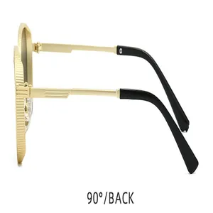 Vue arrière détaillée des lunettes de soleil carrées en métal doré pour femmes style urbain chic