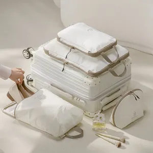 Premium Reise-Organizer-Set in Weiß für Koffer mit langlebigen braunen Akzenten und Reißverschluss