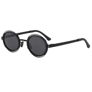 Occhiali da sole steampunk rotondi polarizzati da uomo in nero opaco.
