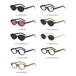 Lunettes de soleil ovales rétro avec détails métalliques en plusieurs déclinaisons.