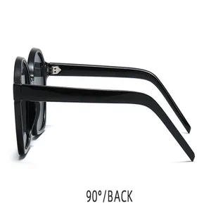 Perfil lateral de gafas de sol ovaladas negras con detalles de las patillas en un ángulo de 90 grados
