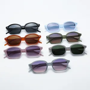 Colección de gafas de sol de diseño con montura pequeña y ovalada en siete colores