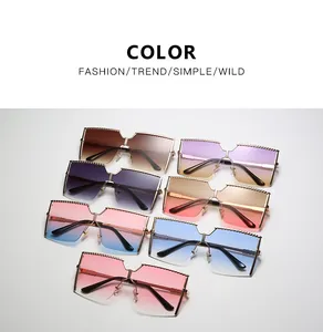 Lunettes de soleil carrées surdimensionnées avec verres dégradés en plusieurs couleurs
