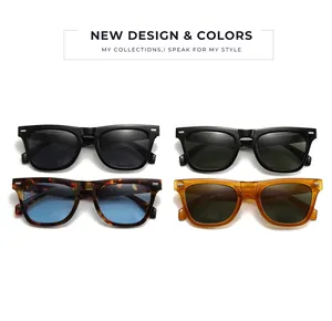 Detalle de cuatro gafas de sol vintage con detalles de tachuelas y protección UV
