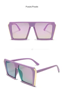 Nahaufnahme der übergroßen violetten quadratischen Sonnenbrille mit goldenen Akzenten