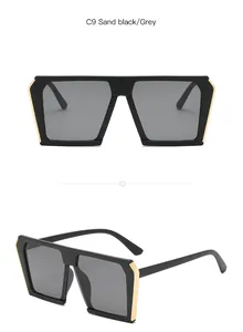 Detailansicht der quadratischen Oversize-Sonnenbrille mit schwarzem Rahmen und Goldakzenten