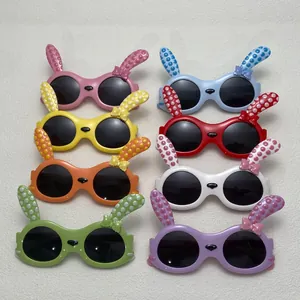 Farbenfrohe niedliche Hasenohr-Sonnenbrille für Kinder mit weichem Silikonrahmen und Punkten