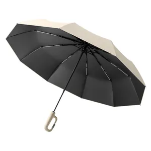 Großer automatischer windfester Regenschirm mit Karabinergriff und Zahlenschloss