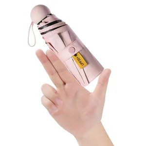 Compacte mini 5-voudige roze capsule zonnescherm met UPF 50+ UV-bescherming en draagbaar ontwerp