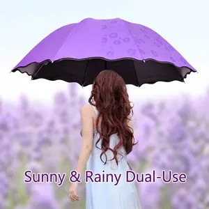 Parapluie Pliant à Bord Festonné Avec Protection UV Revêtement Colle Noire Double Usage Soleil Et Pluie Motif Floral à l'Eau