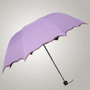 Parapluie pliable violet élégant avec bords festonnés pour soleil et pluie