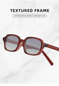Detailweergave van het gladde wijnrode vierkante frame met een luxe afwerking