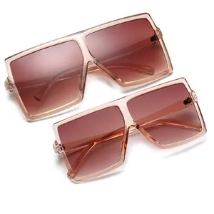 Modische Oversize-Sonnenbrille für Eltern und Kinder mit Verlaufsgläsern in Champagner-Farbe.