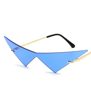 Einzigartige blaue Dreieck-Katzenaugen-Sonnenbrille mit Goldrahmen für Party-Mode