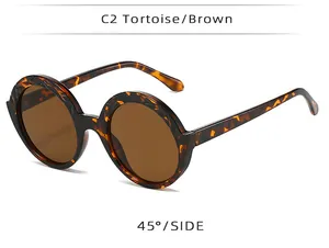 Vue latérale à 45 degrés montrant le motif écaille et les verres bruns des lunettes.
