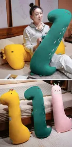 Oreillers longs en forme d'animaux avec motifs de dinosaure, girafe et alpaga