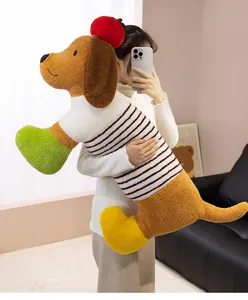 Grand oreiller long en peluche teckel avec chapeau de pomme pour dormir et soutien