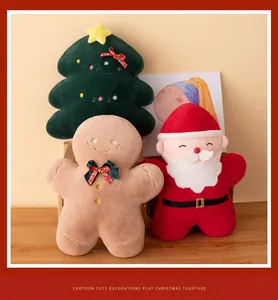 Set di peluche natalizi carini con albero, omino di pan di zenzero e Babbo Natale di pezza.