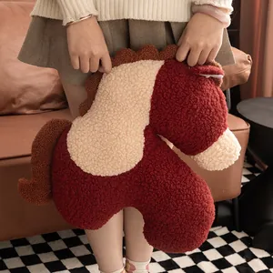 Oreiller en Peluche Dessin Animé Année du Cheval Rouge Chitu Cheval Animal en Peluche Décoratif pour Nouvel An Maison Salon Canapé Cadeau