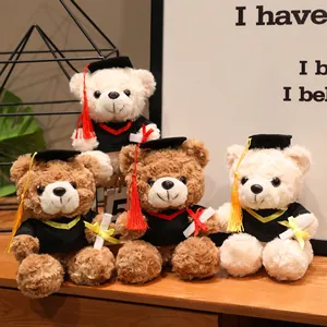 Set van afstudeer teddyberen in academische toga met hoedjes voor ceremonie cadeau