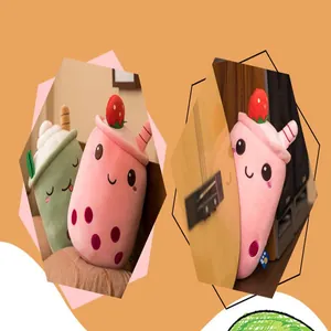 Peluche suave de té de burbujas rosa con fresa y una cara bordada muy divertida