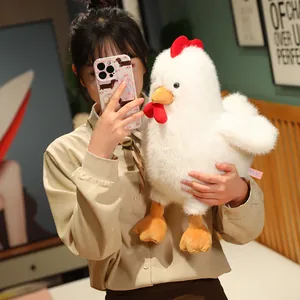 Morbido gallo di peluche bianco realistico da 8 pollici in un ambiente accogliente