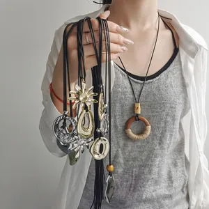 Collana Lunga in Cordino Cerato Etnico Retrò Con Pendente in Lega a Forma di Foglia Fiore Pieghettata Ovale Gioielli Donna