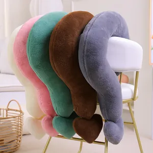 Cojines de cuello de felpa con forma de signo de interrogación en cinco colores vivos